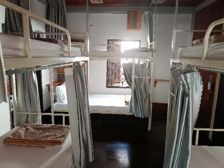 City Backpackers & Travel Luang Prabang Exterior photo